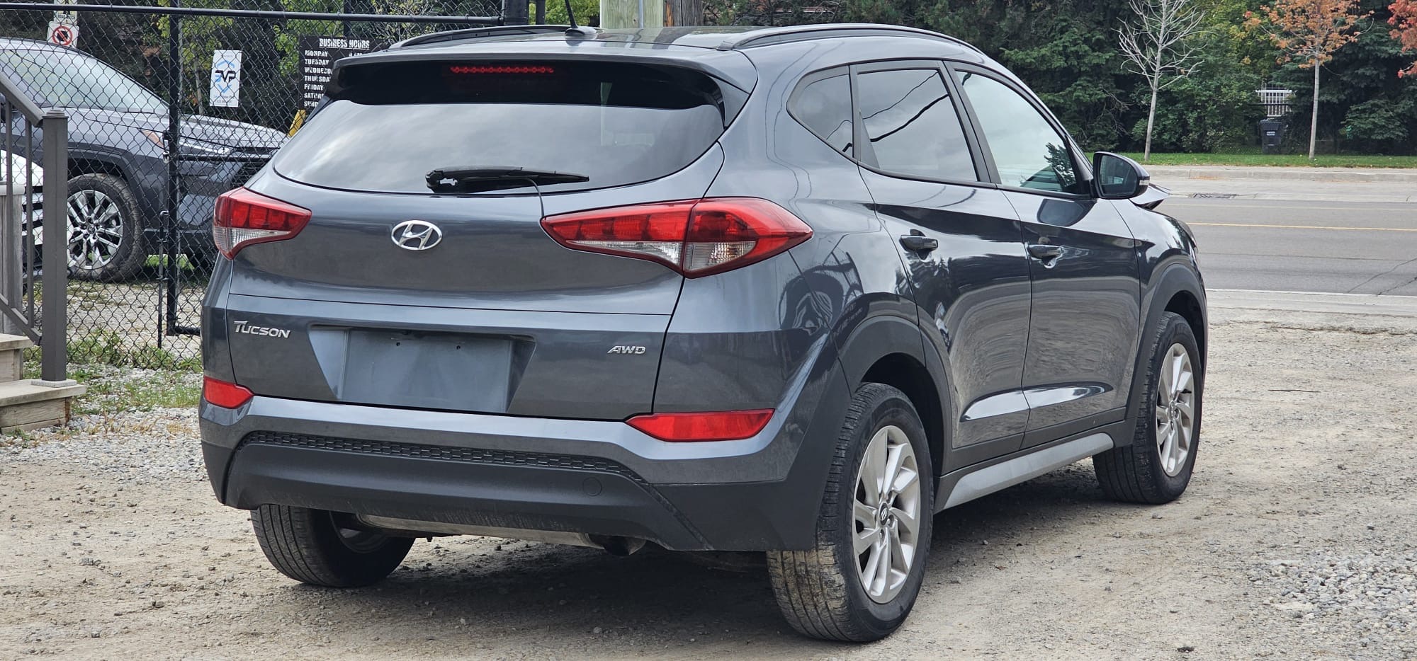 2017 Hyundai Tucson                         $9,500