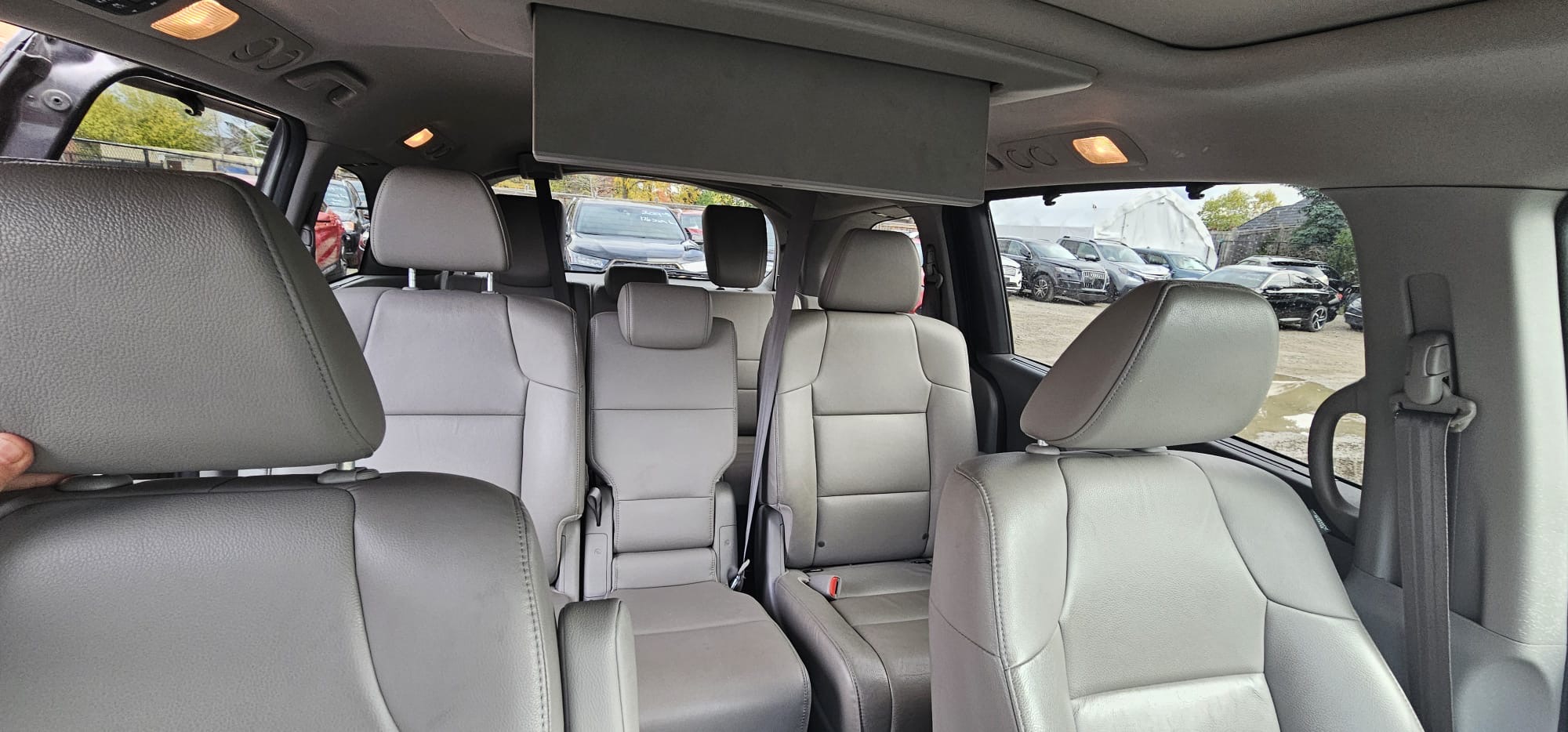 2015 Honda Odyssey Touring.                                                   $7,900