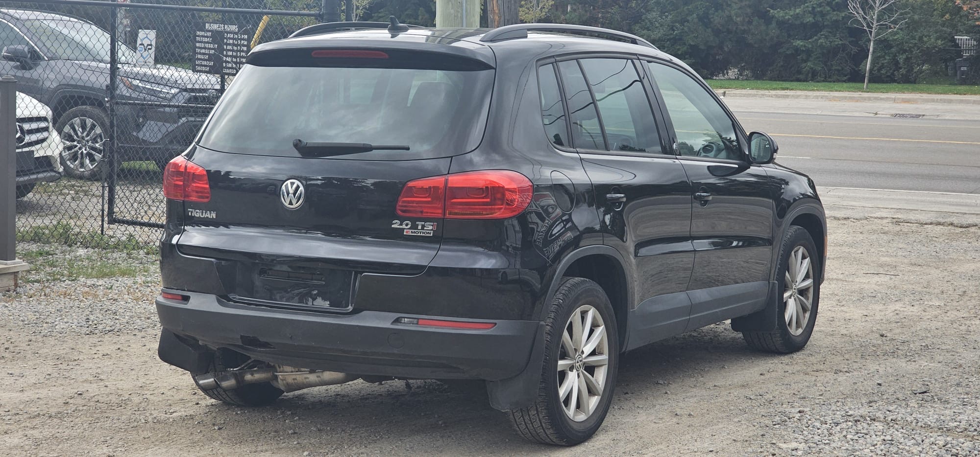 2017 Volkswagen Tiguan                       $7,300