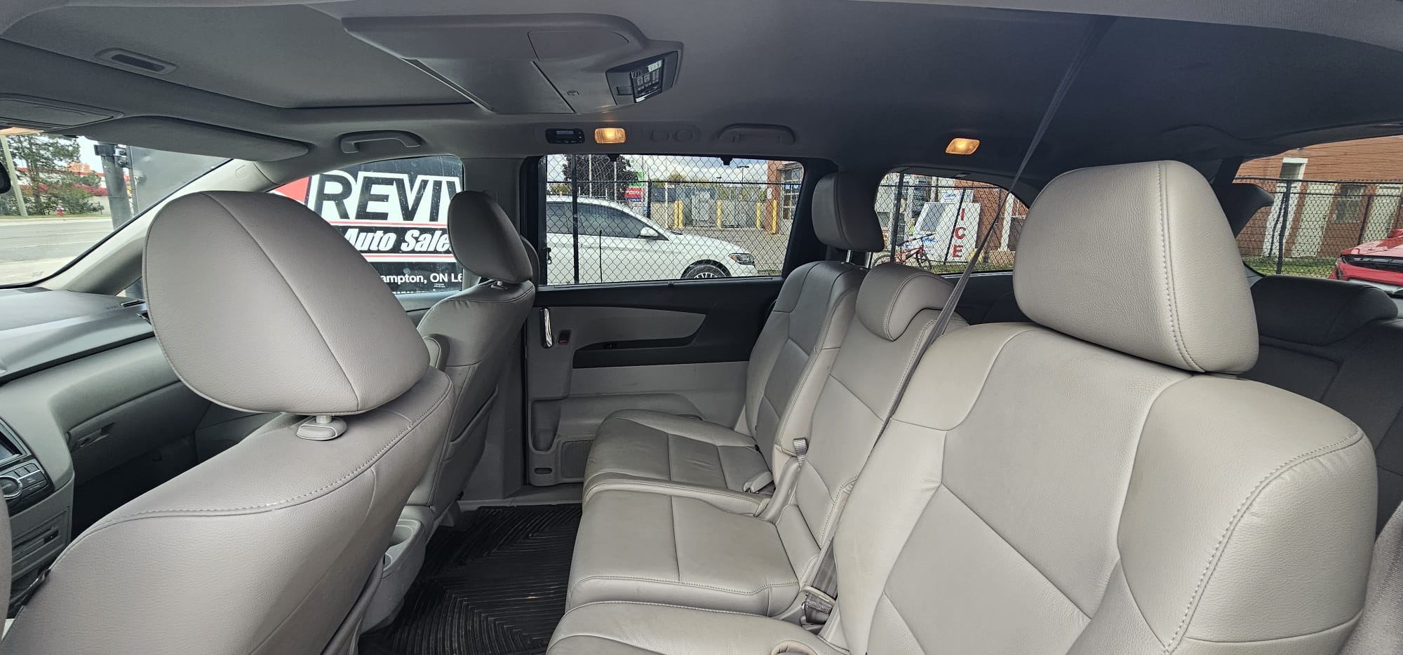 2015 Honda Odyssey Touring.                                                   $7,900