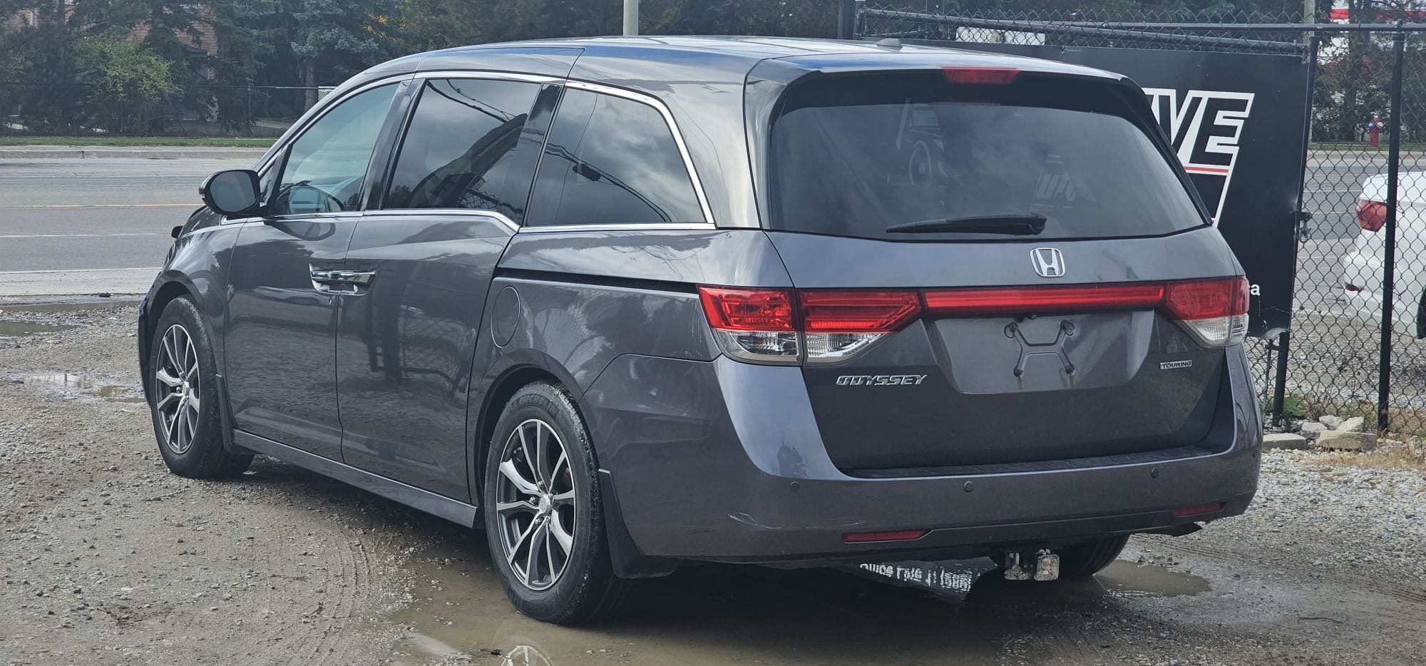 2015 Honda Odyssey Touring.                                                   $7,900