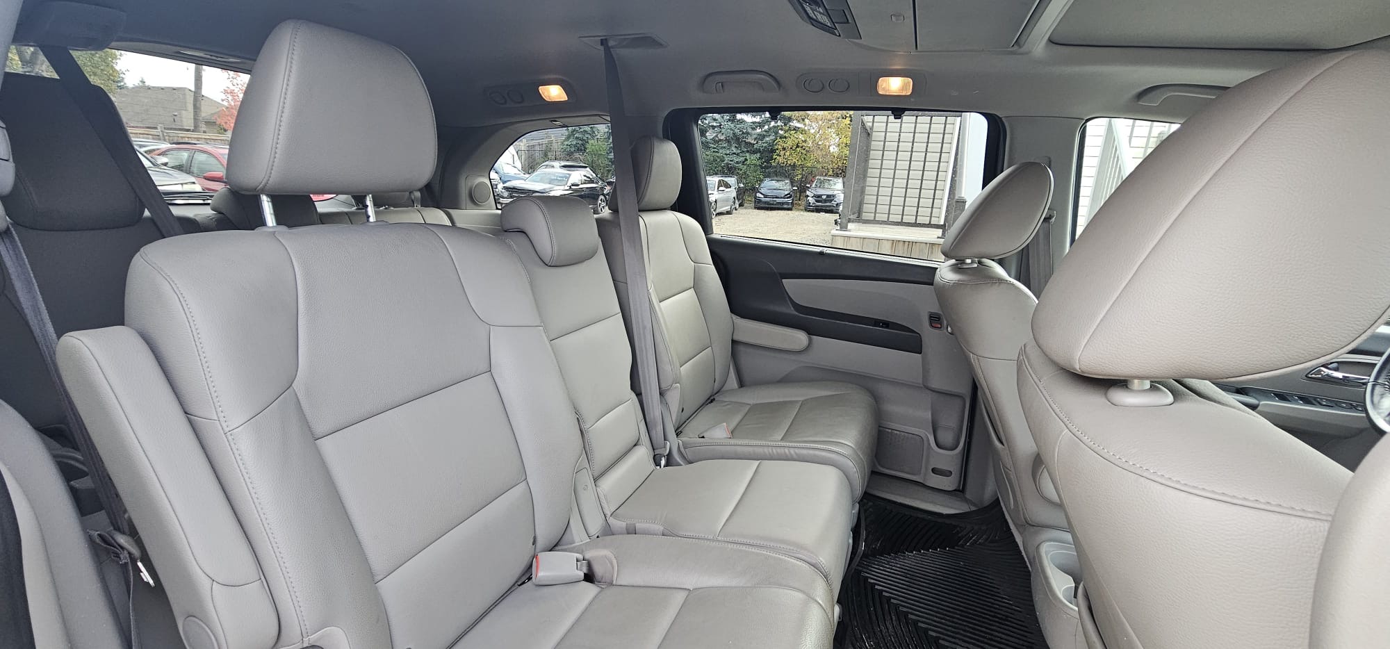 2015 Honda Odyssey Touring.                                                   $7,900