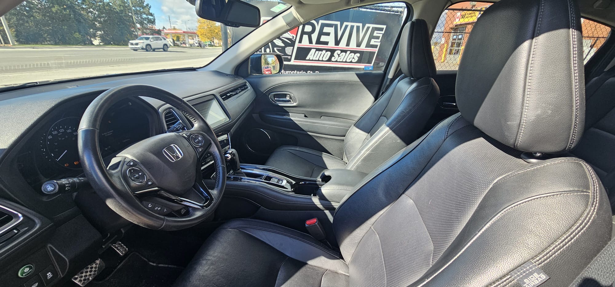 2019 Honda HRV Touring.                                                             $11,300