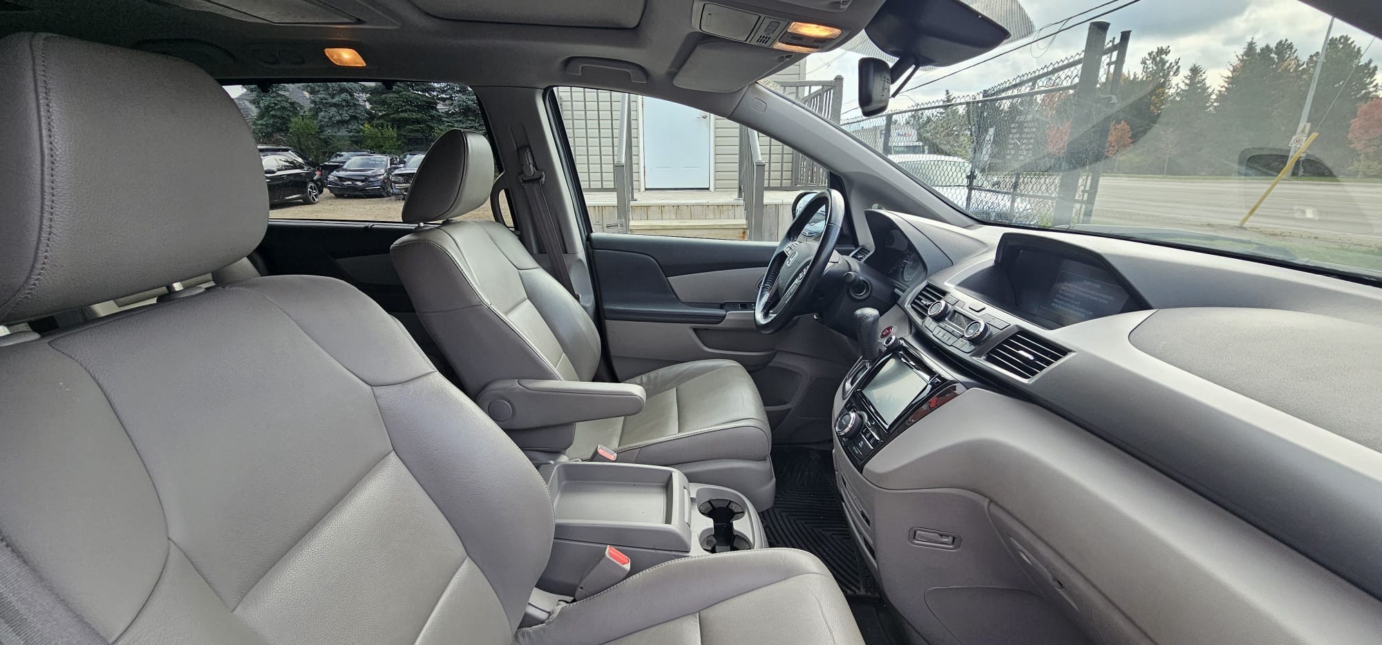 2015 Honda Odyssey Touring.                                                   $7,900