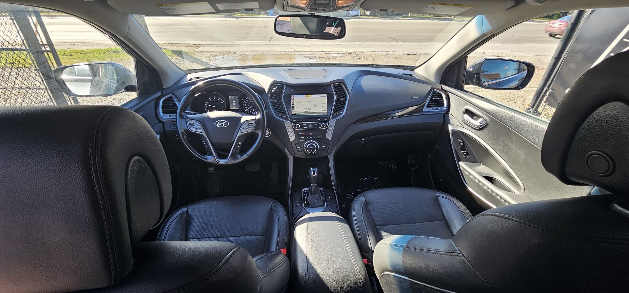 2017 Hyundai Santa Fe Sport.                                                 $11,900