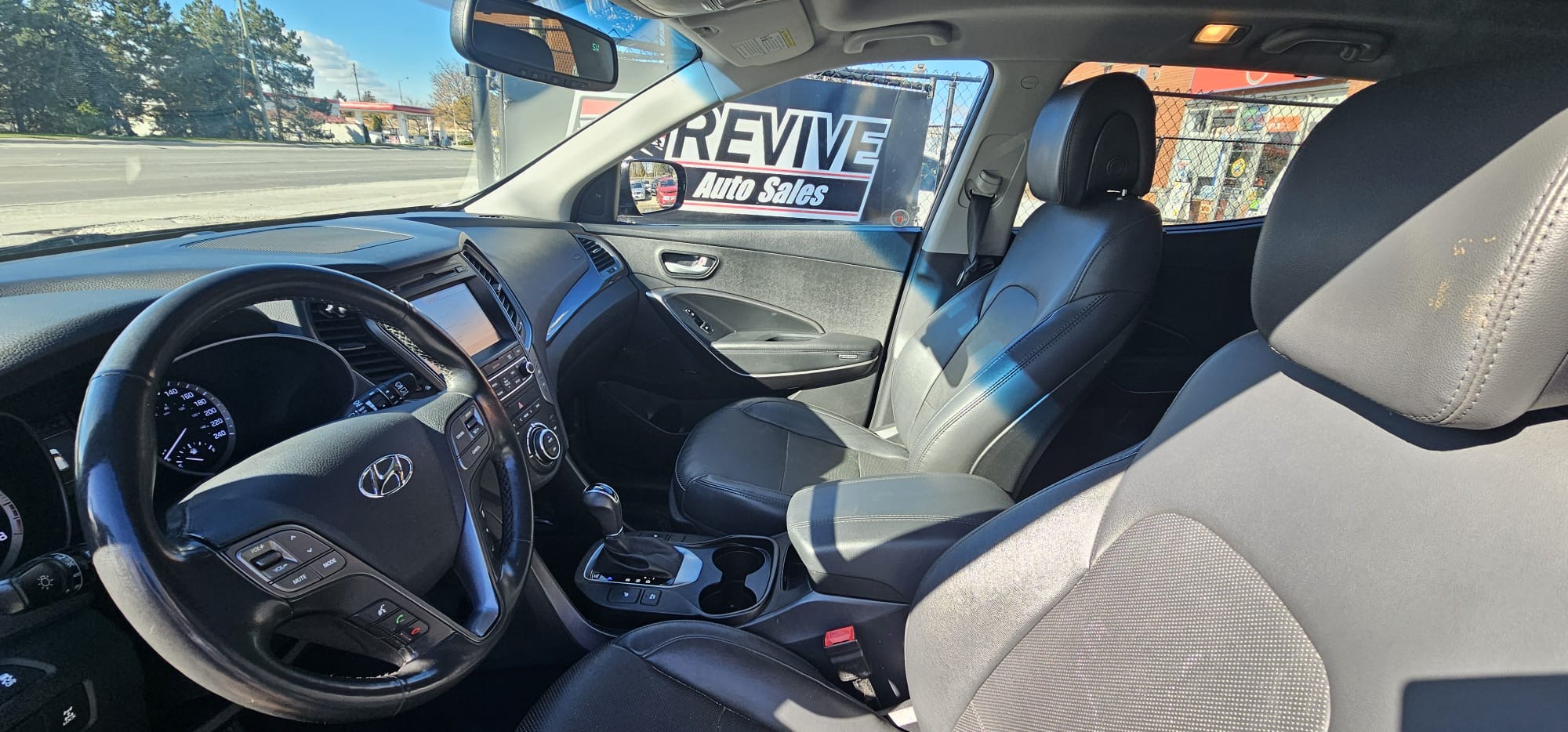 2017 Hyundai Santa Fe Sport.                                                 $11,900