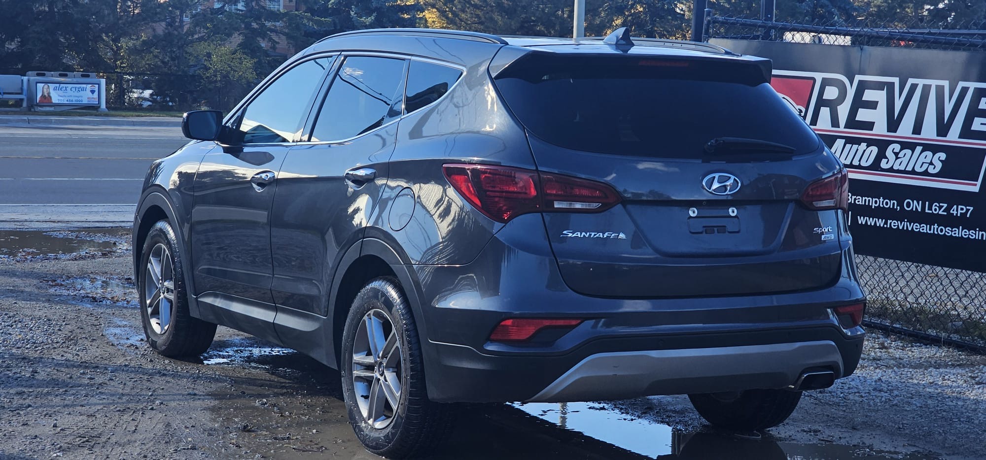 2017 Hyundai Santa Fe Sport.                                                 $11,900