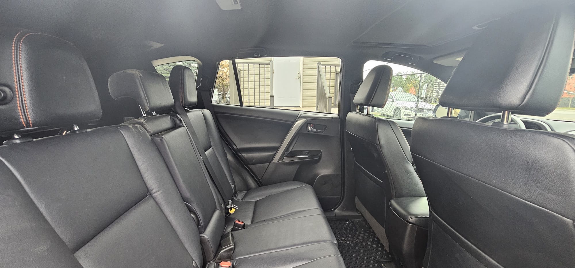 2018 Toyota Rav4 Se.                                                                        $13,900