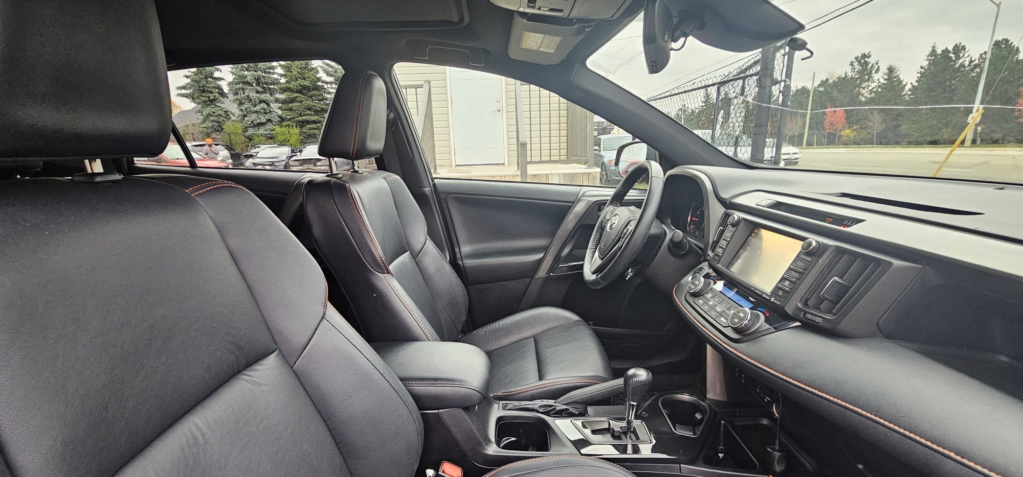 2018 Toyota Rav4 Se.                                                                        $13,900