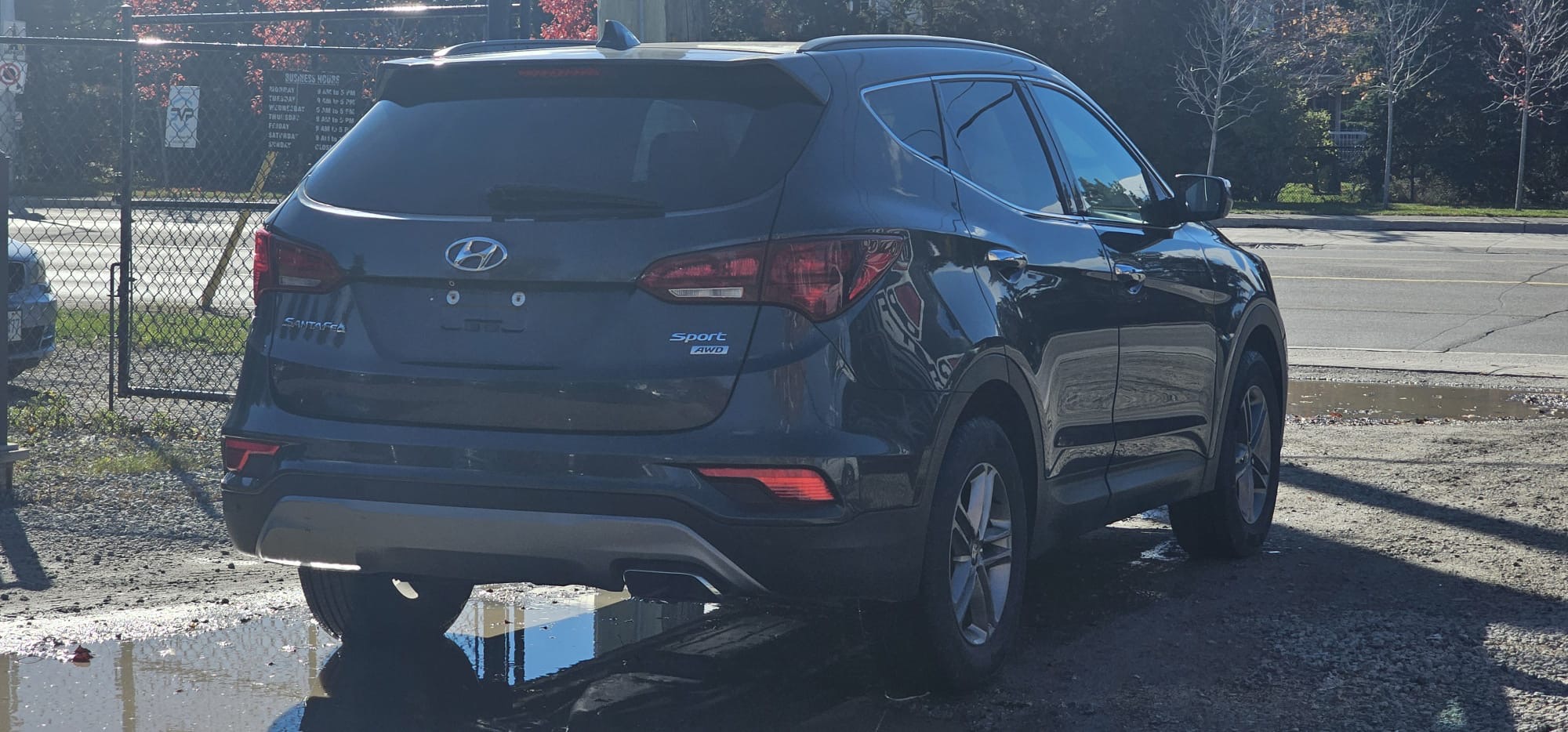 2017 Hyundai Santa Fe Sport.                                                 $11,900