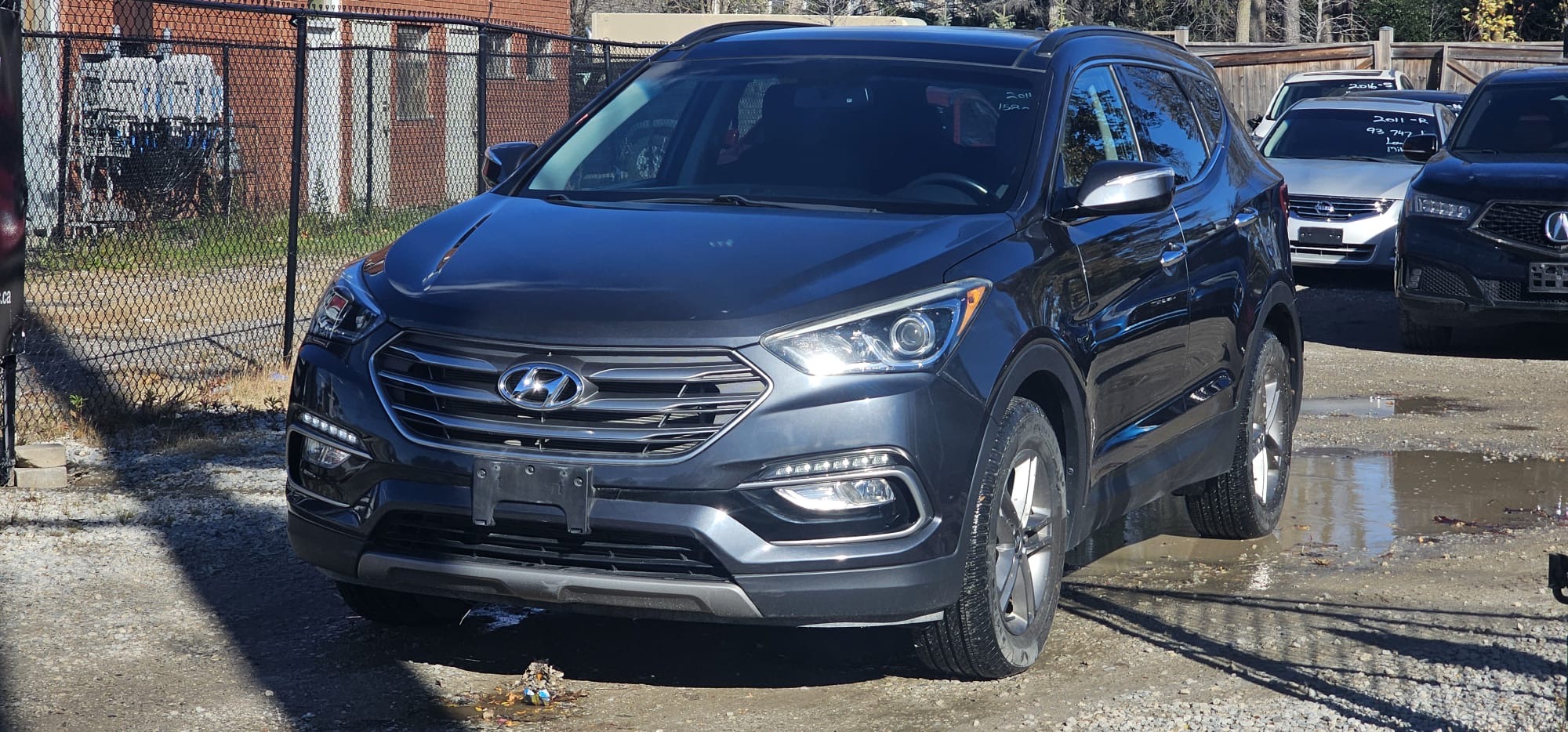 2017 Hyundai Santa Fe Sport.                                                 $11,900