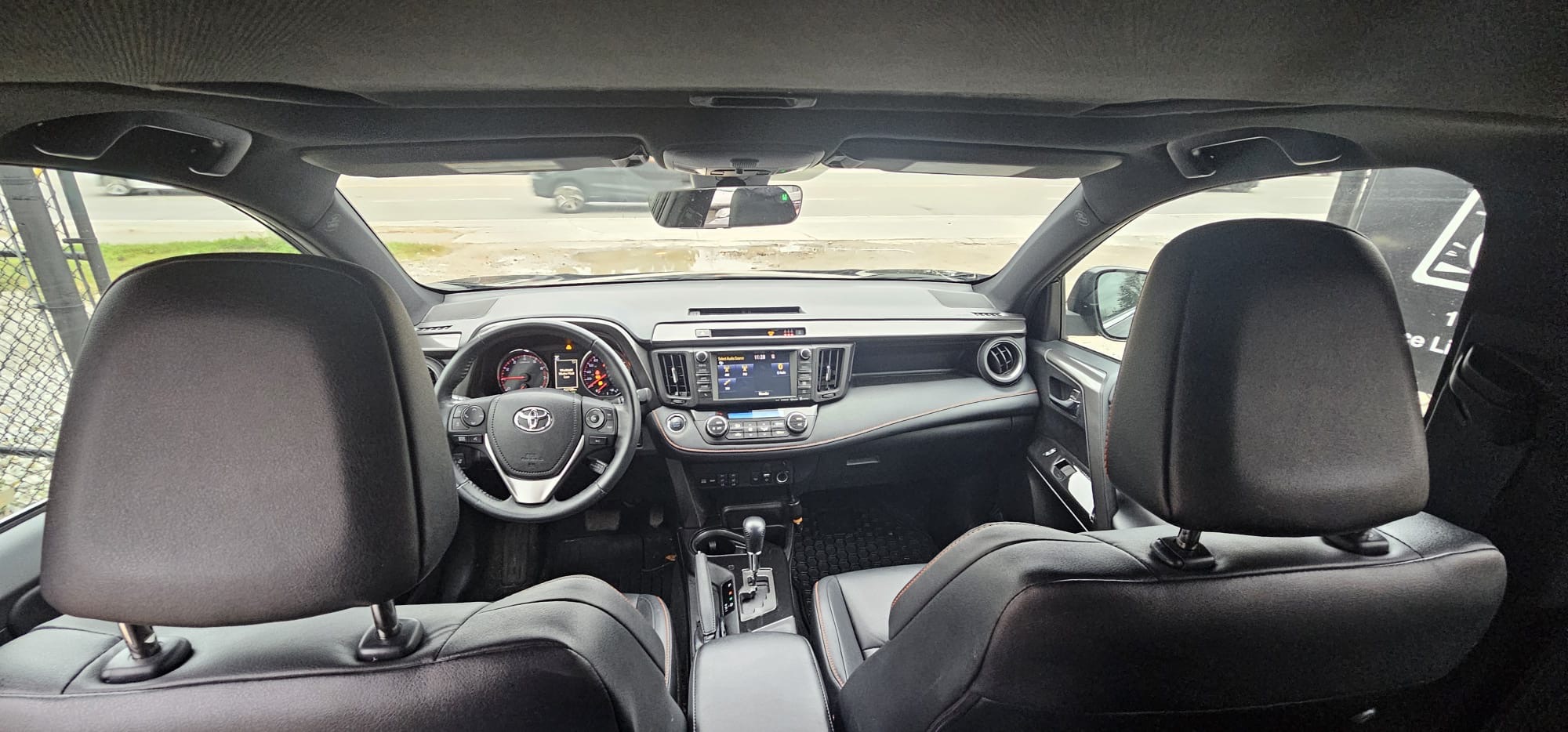 2018 Toyota Rav4 Se.                                                                        $13,900