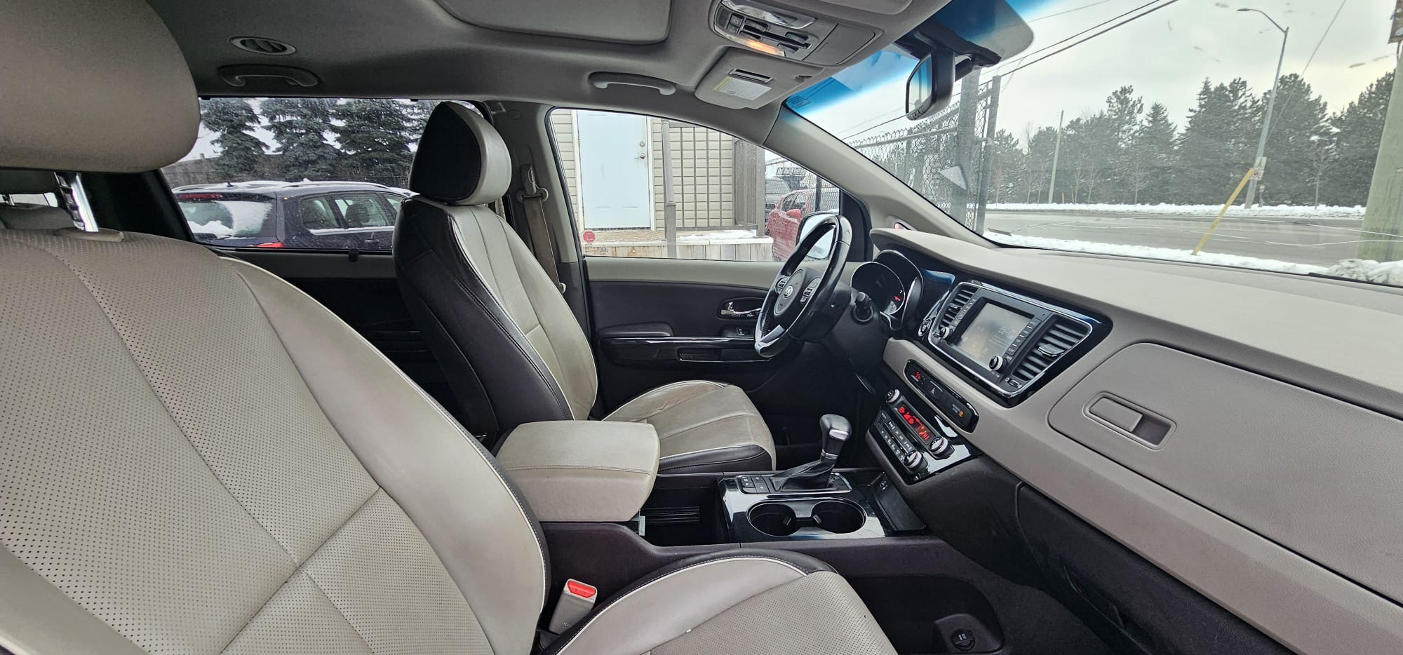 2018 Kia Sedona                                                                        $9,500