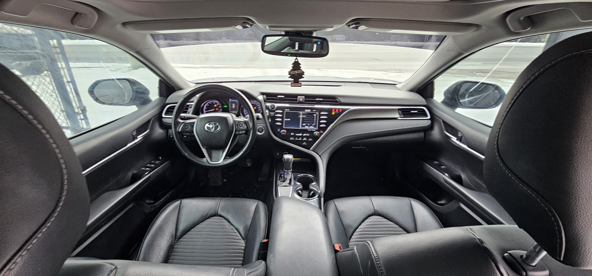 2018 Toyota Camry SE.                                                                             $12,800