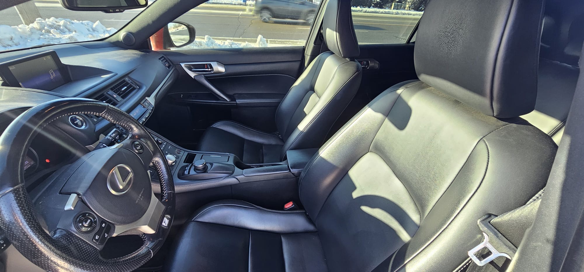 2017 Lexus CT 200H.                                                                                        $13,800