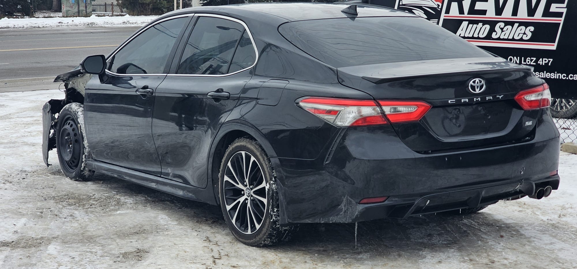 2018 Toyota Camry SE.                                                                             $12,800