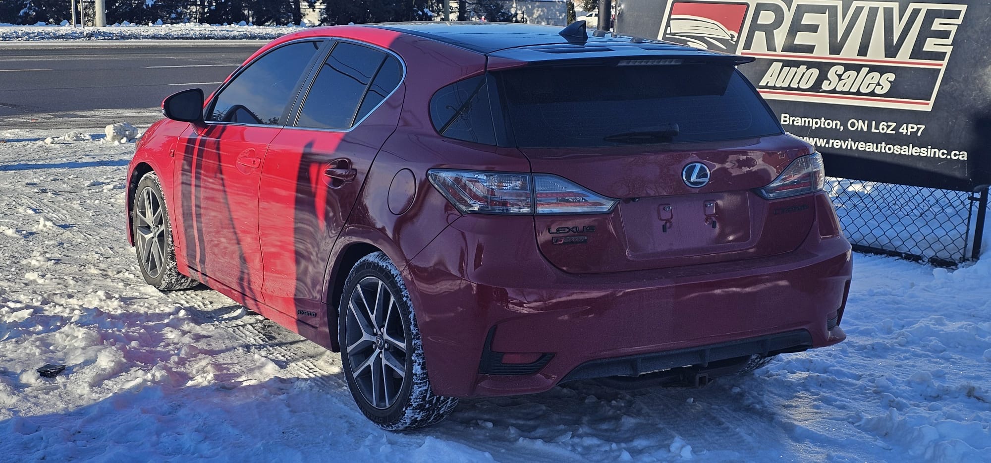 2017 Lexus CT 200H.                                                                                        $13,800