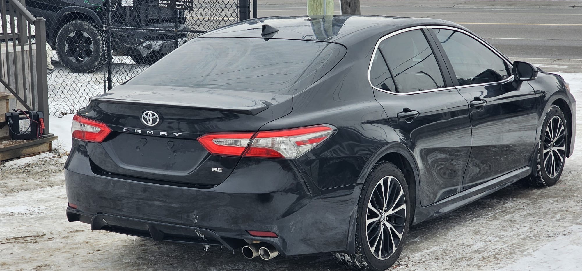 2018 Toyota Camry SE.                                                                             $12,800