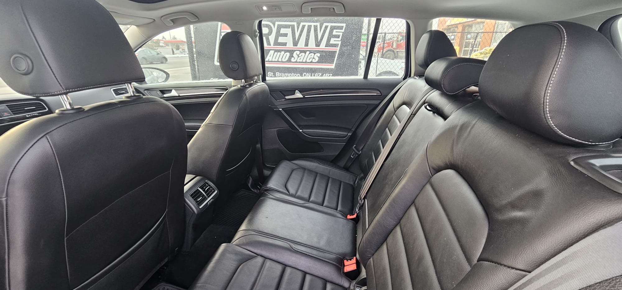 2016 Volkswagen Golf Sportwagen Highline.                                        $7,800