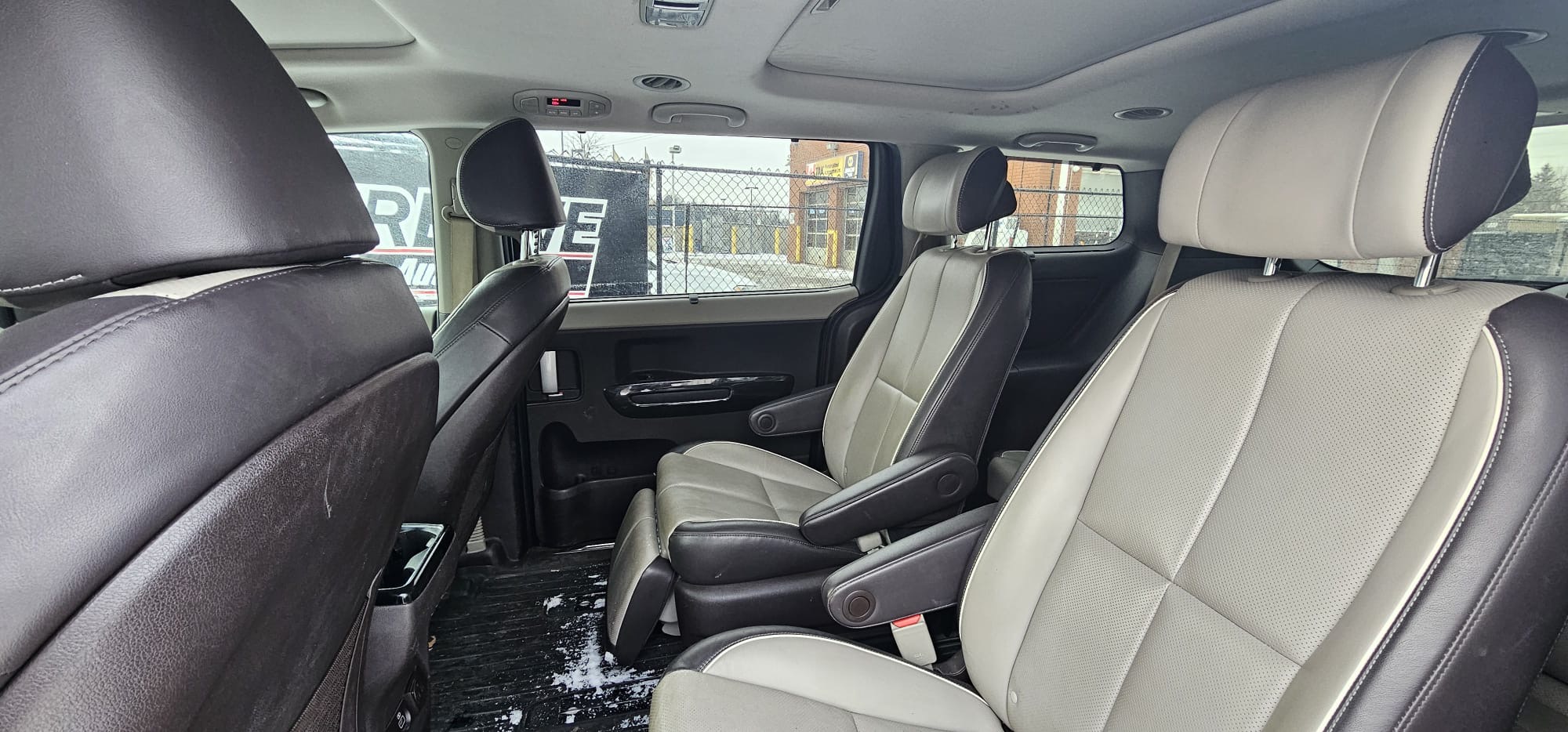 2018 Kia Sedona                                                                        $9,500