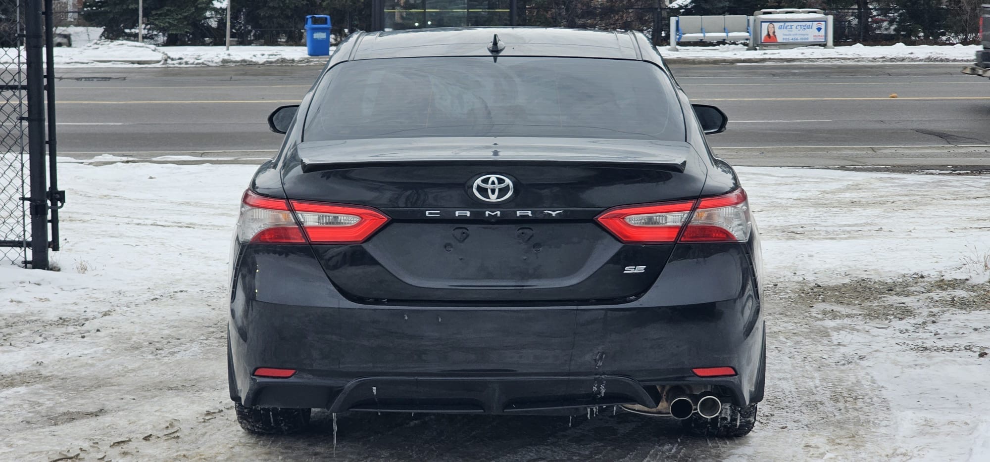 2018 Toyota Camry SE.                                                                             $12,800