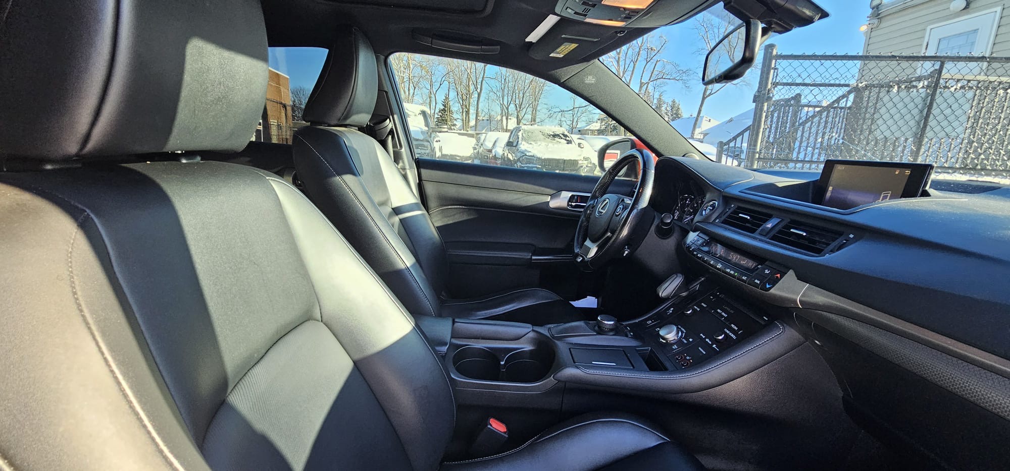 2017 Lexus CT 200H.                                                                                        $13,800