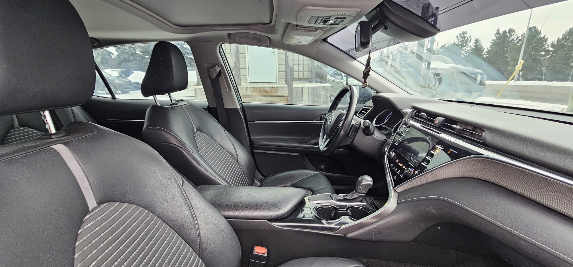 2018 Toyota Camry SE.                                                                             $12,800