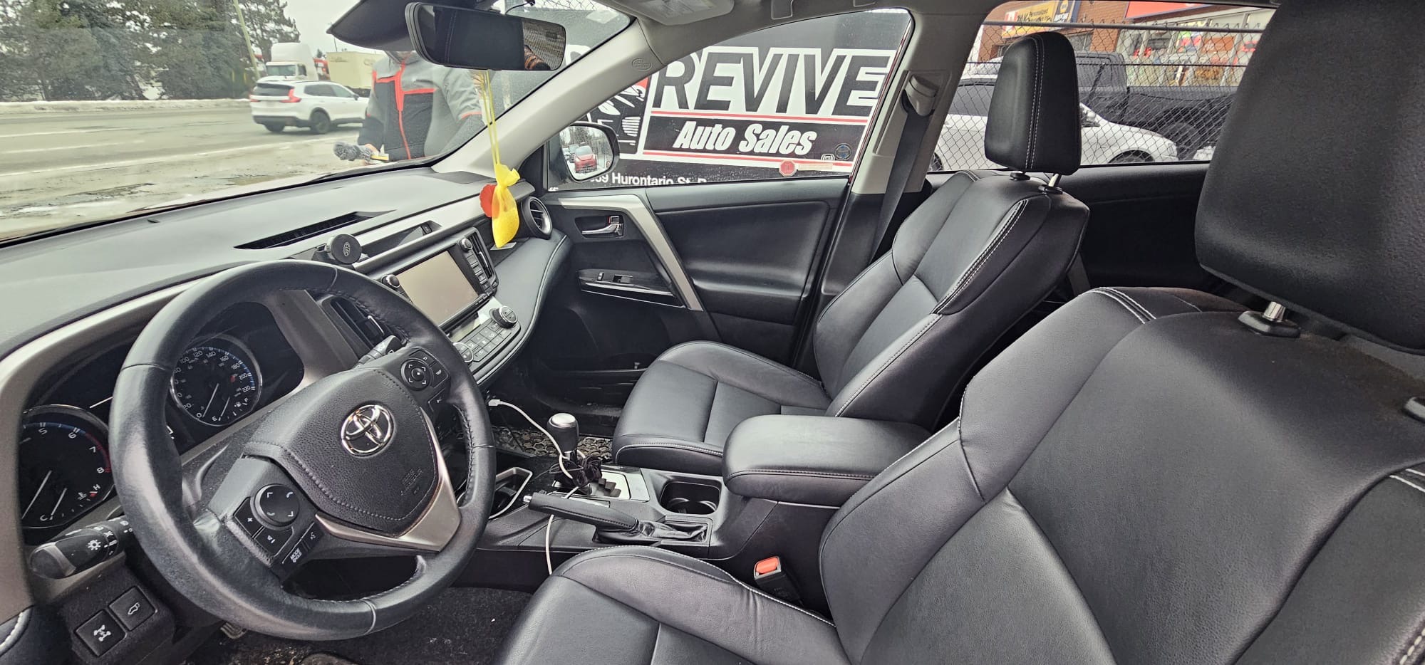 2020 Toyota Camry SE.                                                                        $10,800