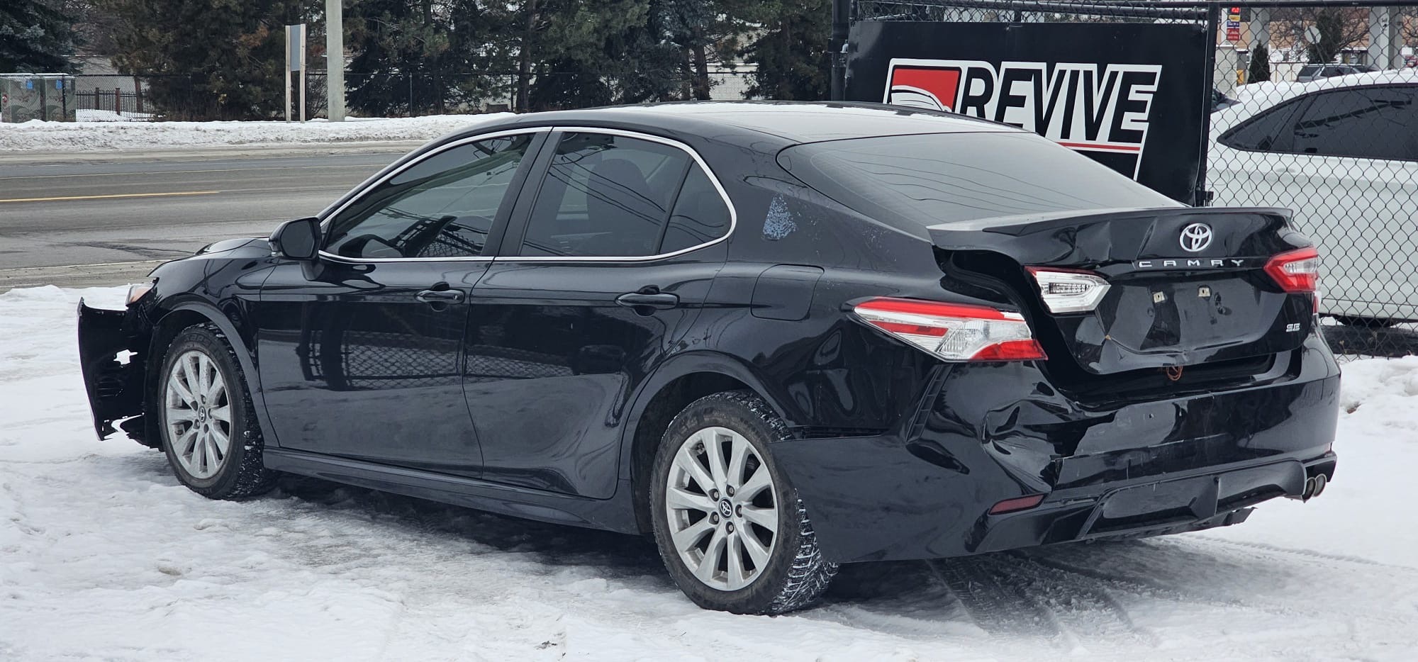 2020 Toyota Camry SE.                                                                        $10,800