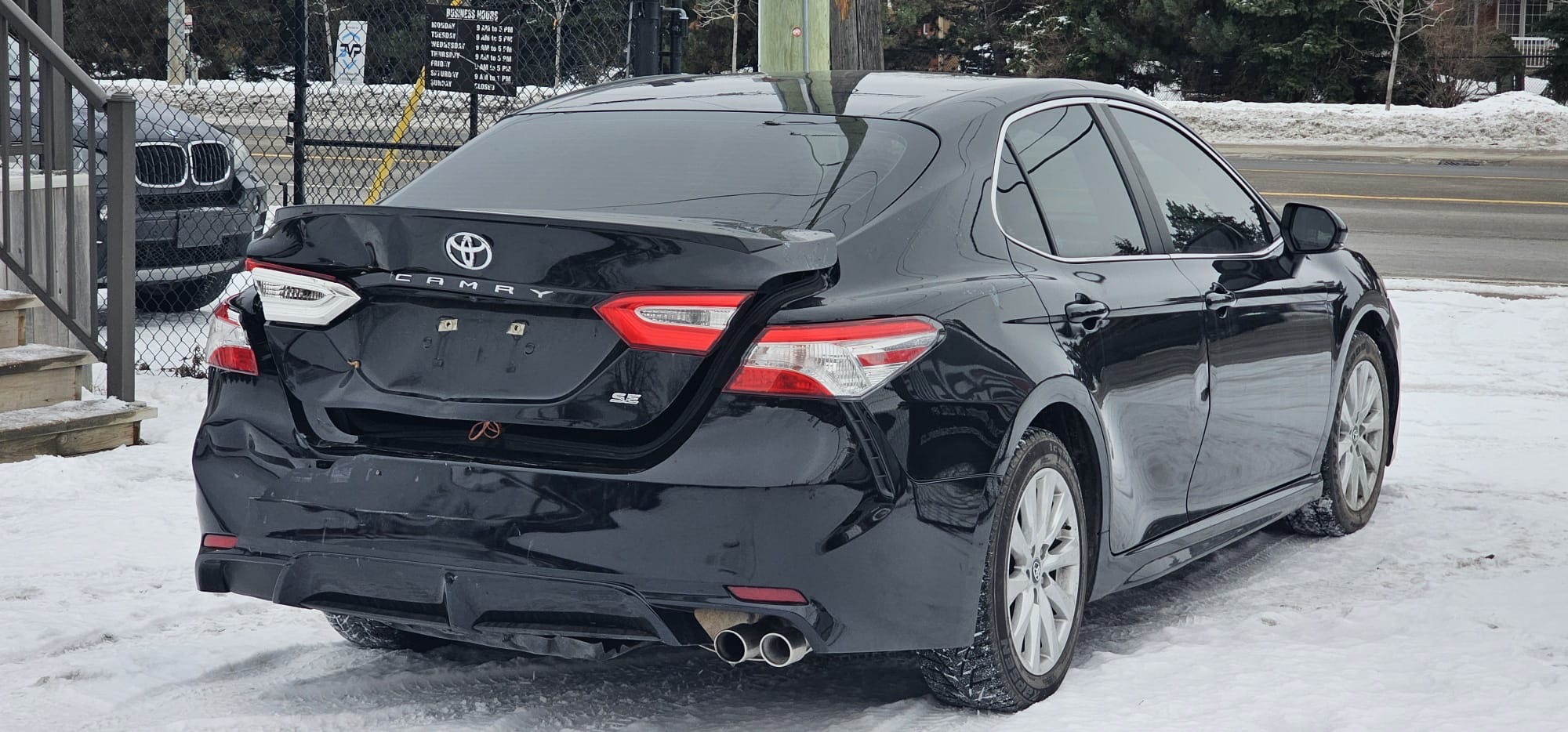 2020 Toyota Camry SE.                                                                        $10,800
