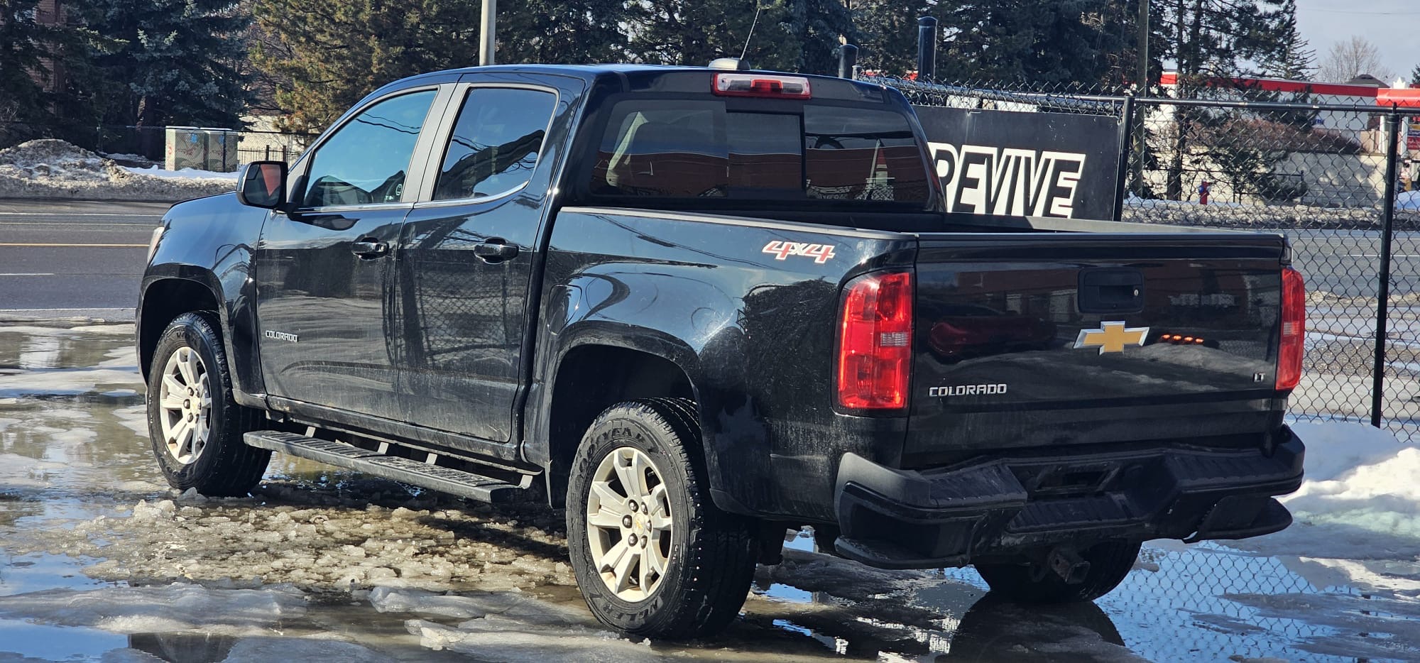 2016 Chevy Colorado LT                                                                        $9,800