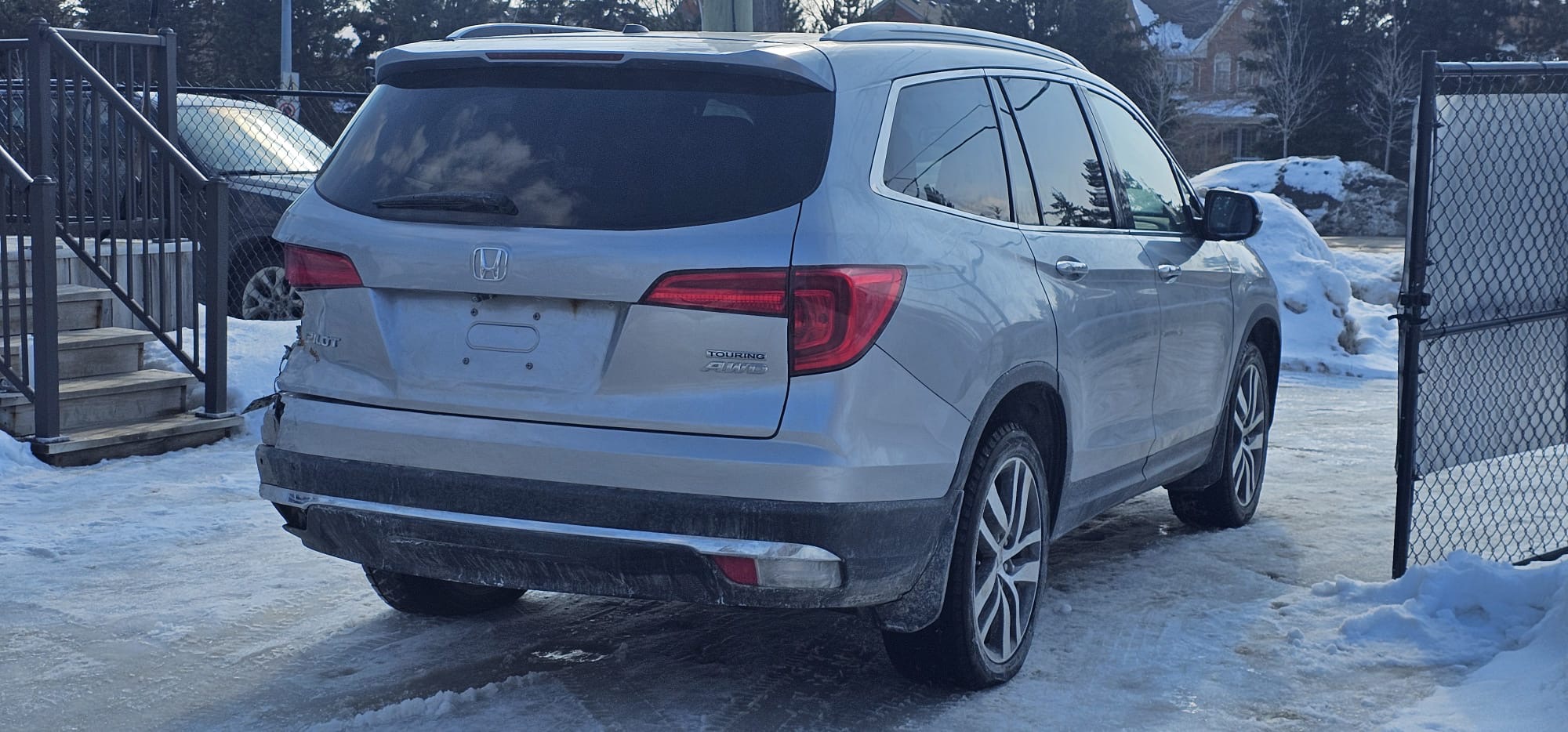 2016 Honda Pilot Touring.                                                                        $9,800