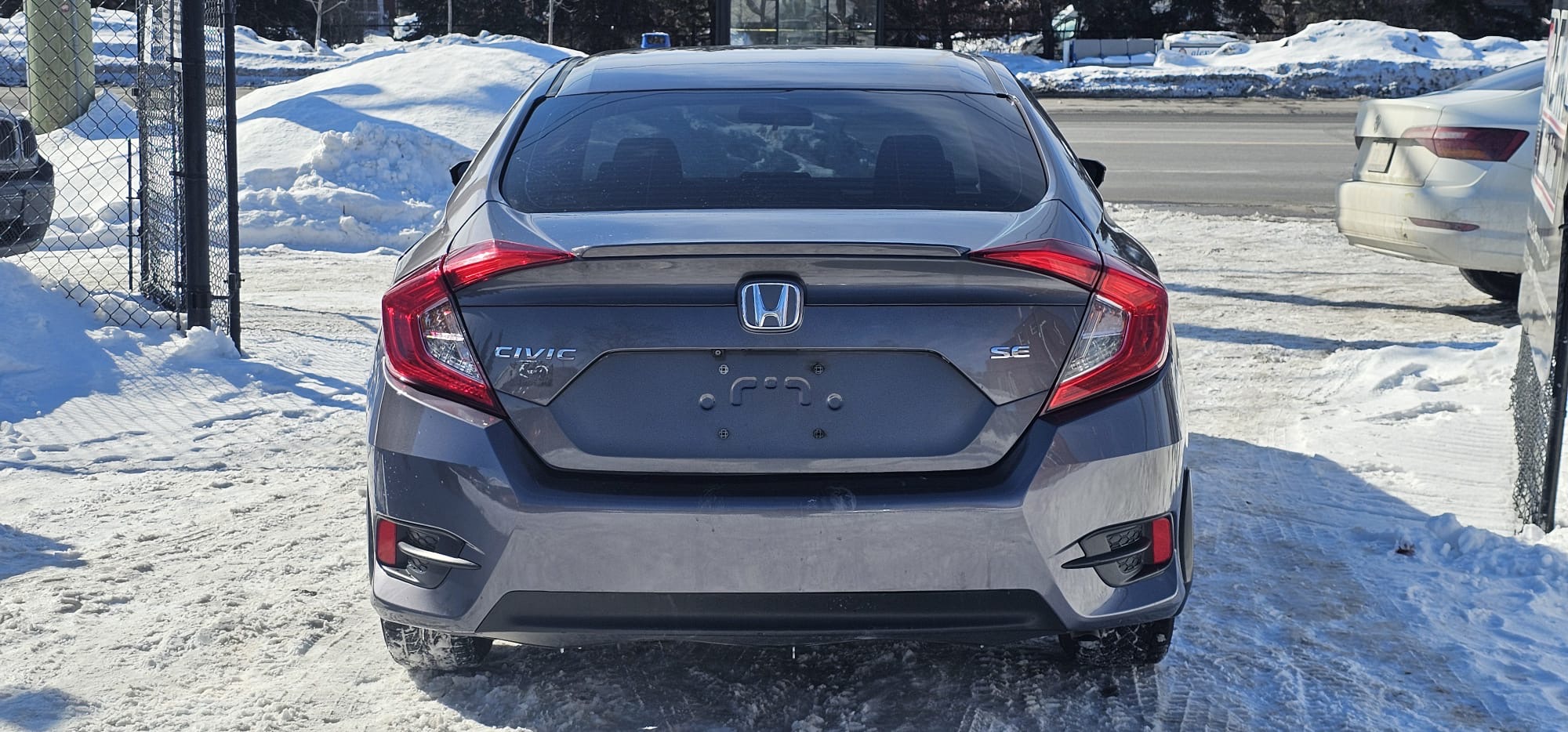 2018 Honda Civic SE.                                                                        $13,900