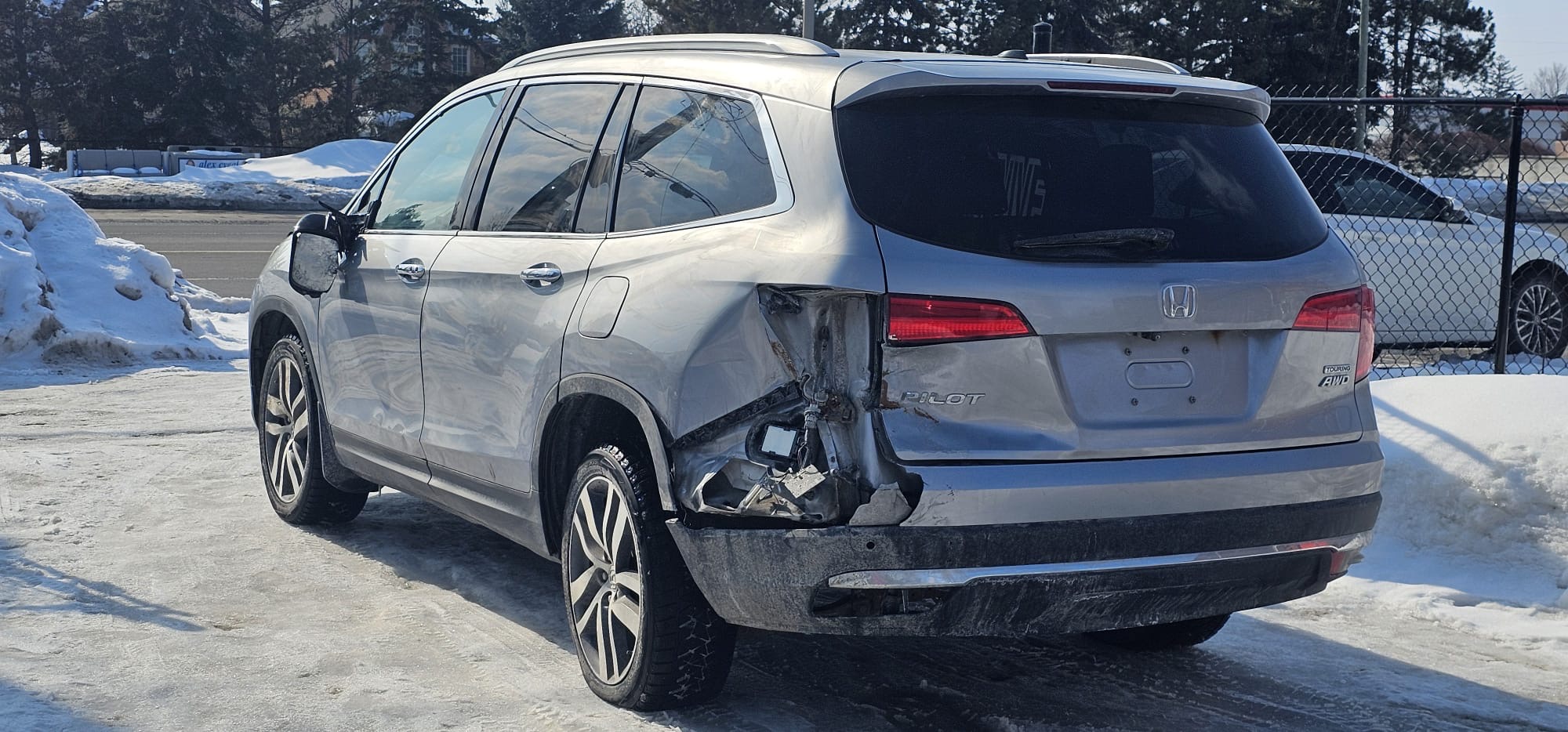 2016 Honda Pilot Touring.                                                                        $9,800