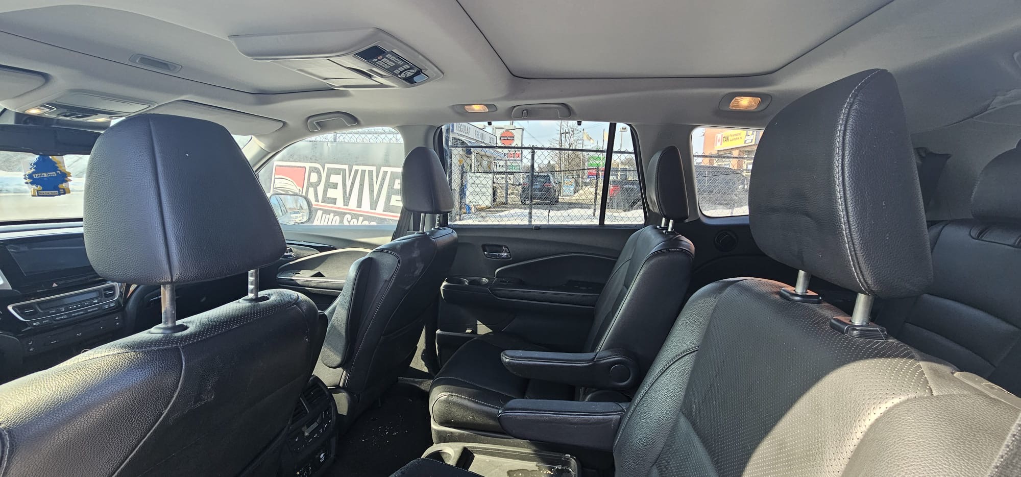 2016 Honda Pilot Touring.                                                                        $9,800