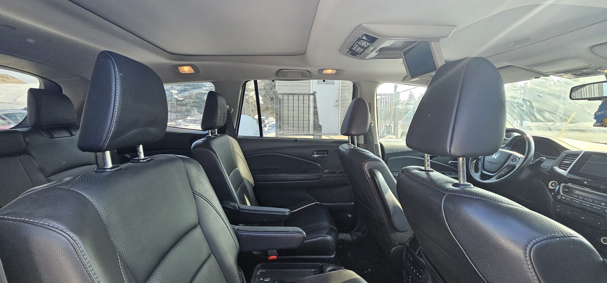 2016 Honda Pilot Touring.                                                                        $9,800