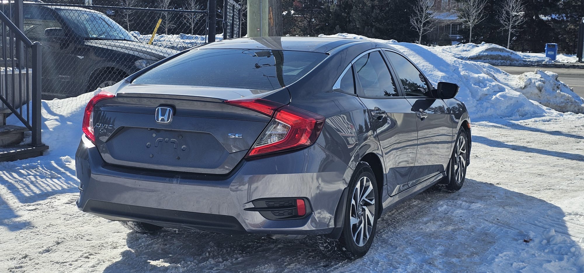 2018 Honda Civic SE.                                                                        $13,900