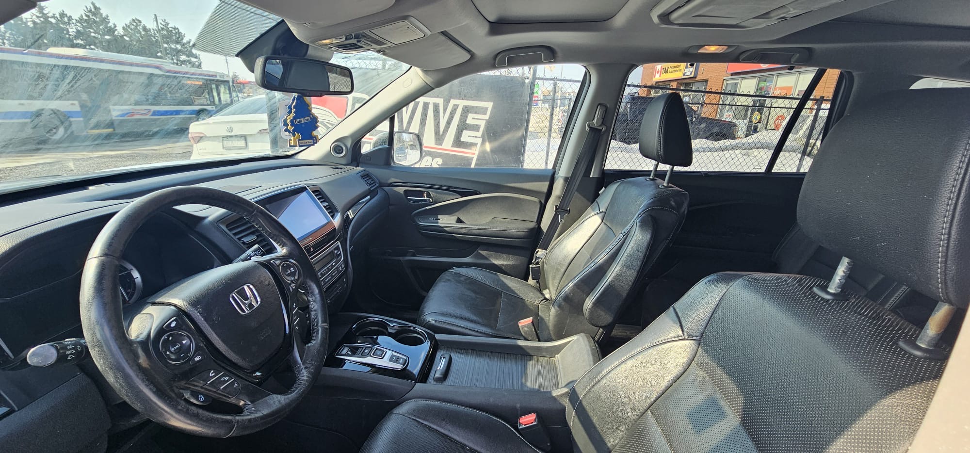 2016 Honda Pilot Touring.                                                                        $9,800