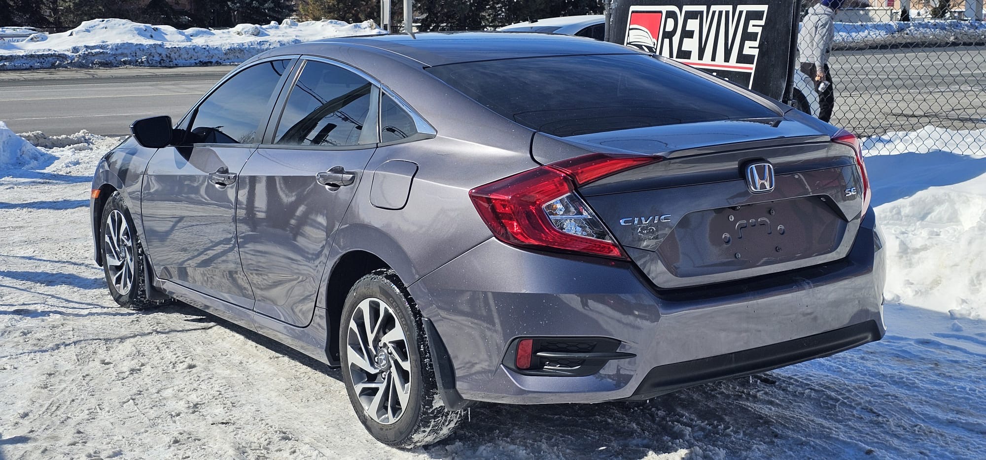 2018 Honda Civic SE.                                                                        $13,900