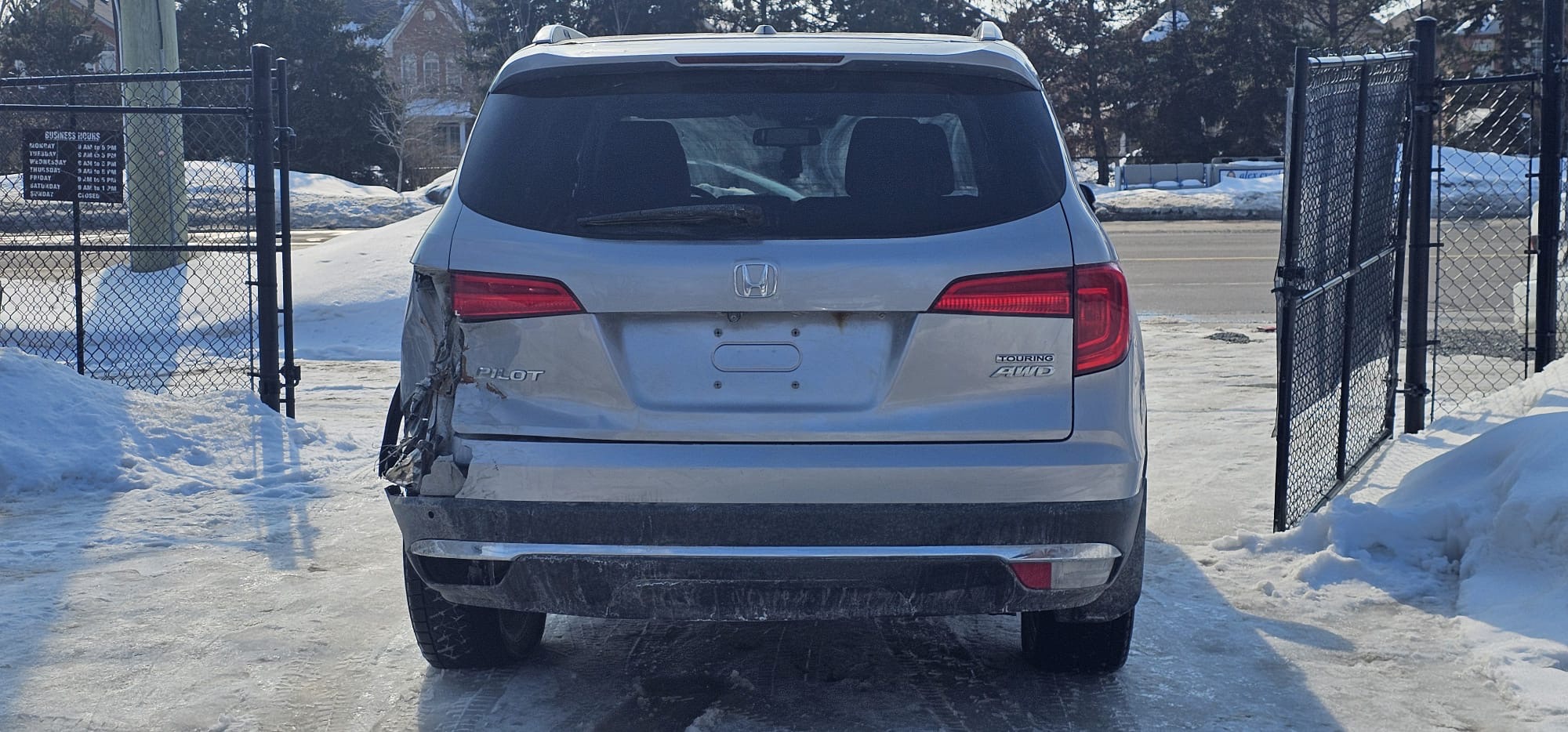 2016 Honda Pilot Touring.                                                                        $9,800