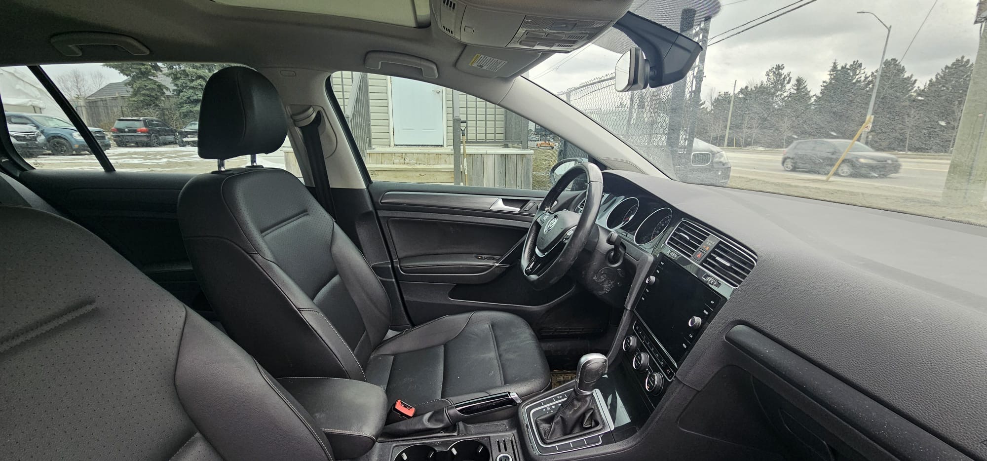 2019 Volkswagen Golf Highline.                                                                         $10,500