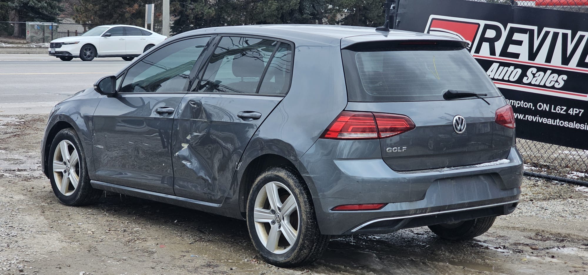2019 Volkswagen Golf Highline.                                                                         $10,500