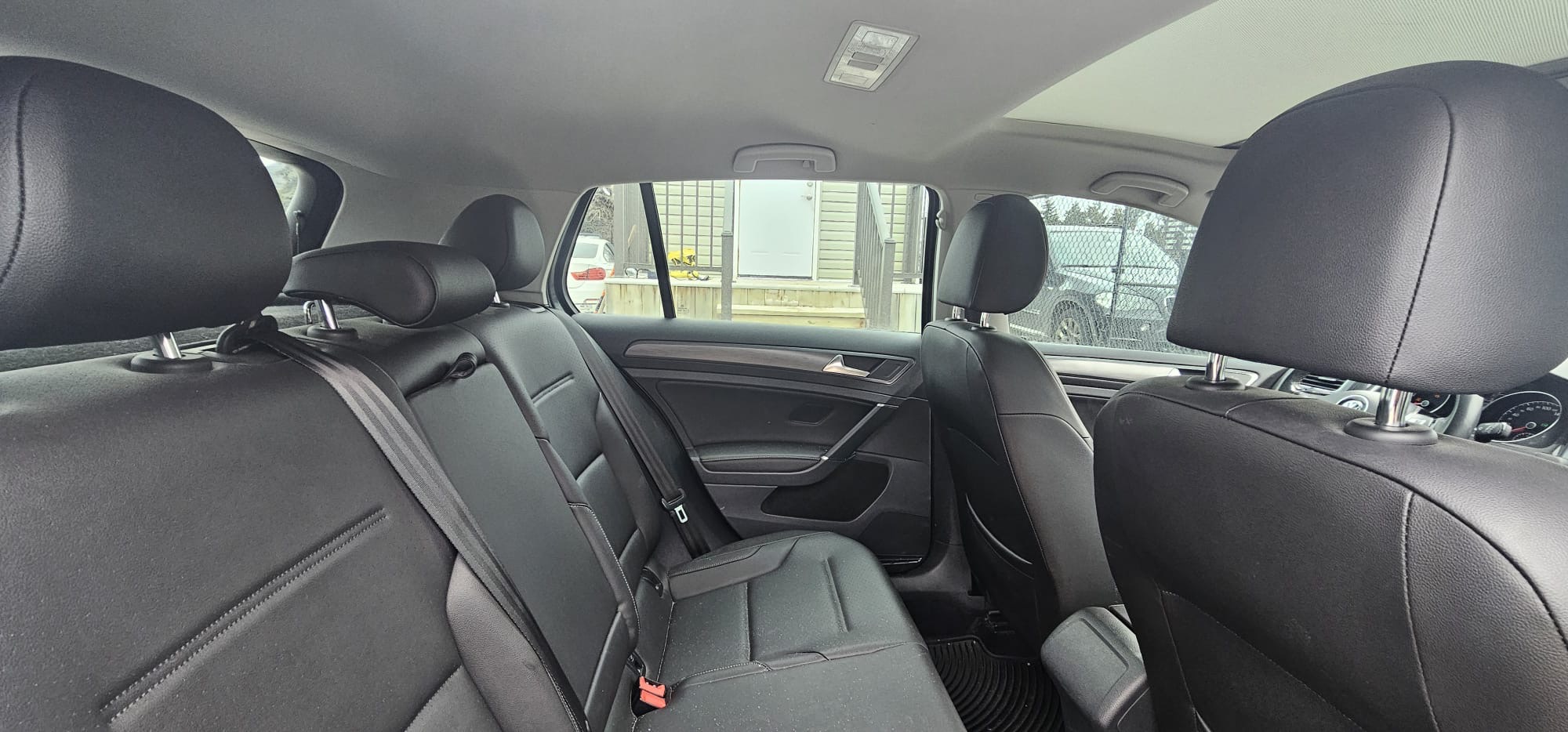 2019 Volkswagen Golf Highline.                                                                         $10,500