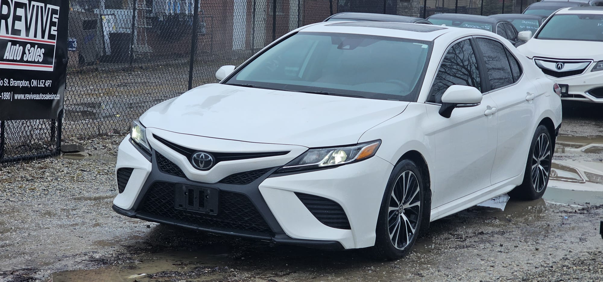2020 Toyota Camry SE AWD.                                                                        $15,500