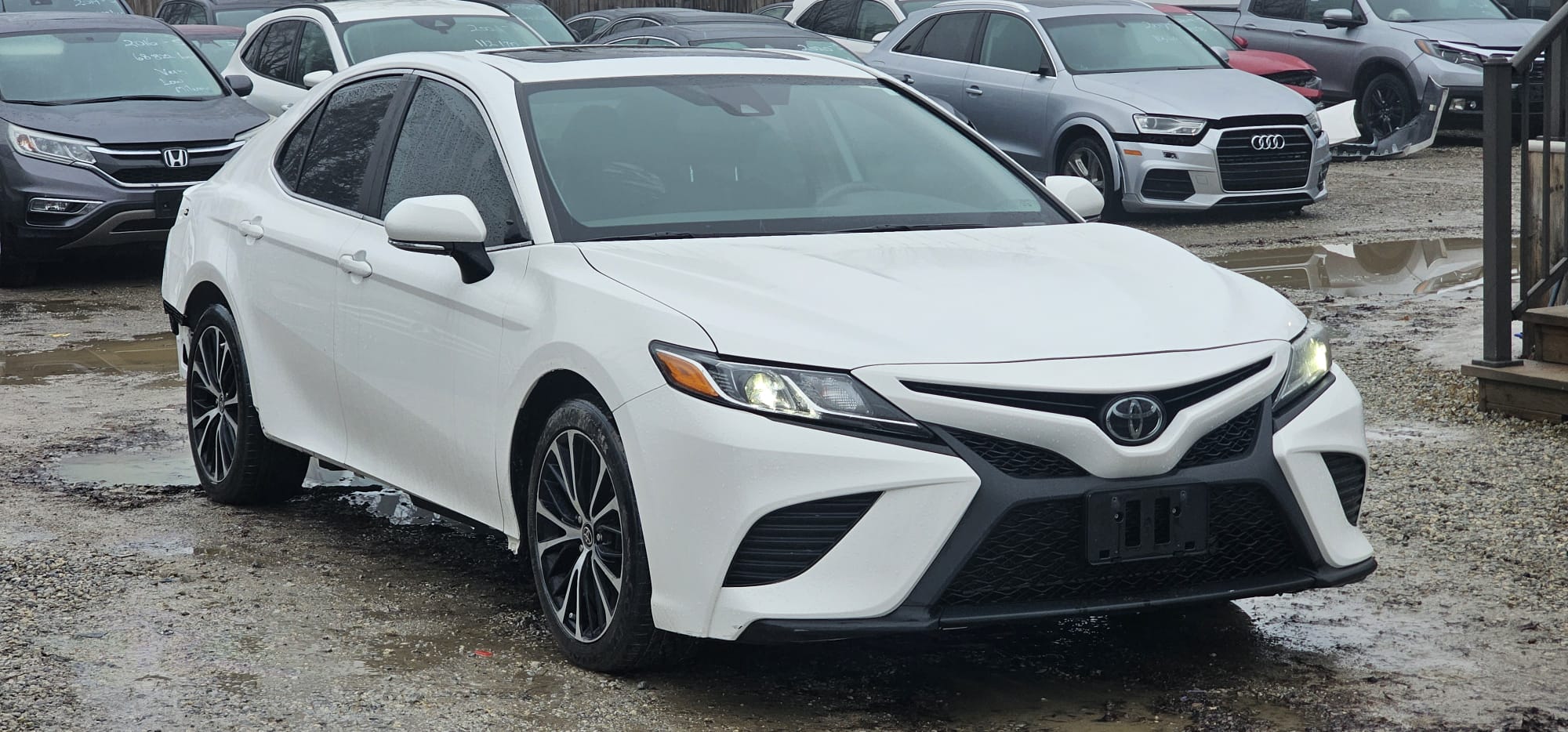 2020 Toyota Camry SE AWD.                                                                        $15,500