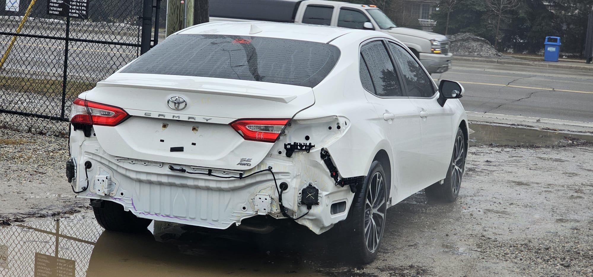 2020 Toyota Camry SE AWD.                                                                        $15,500