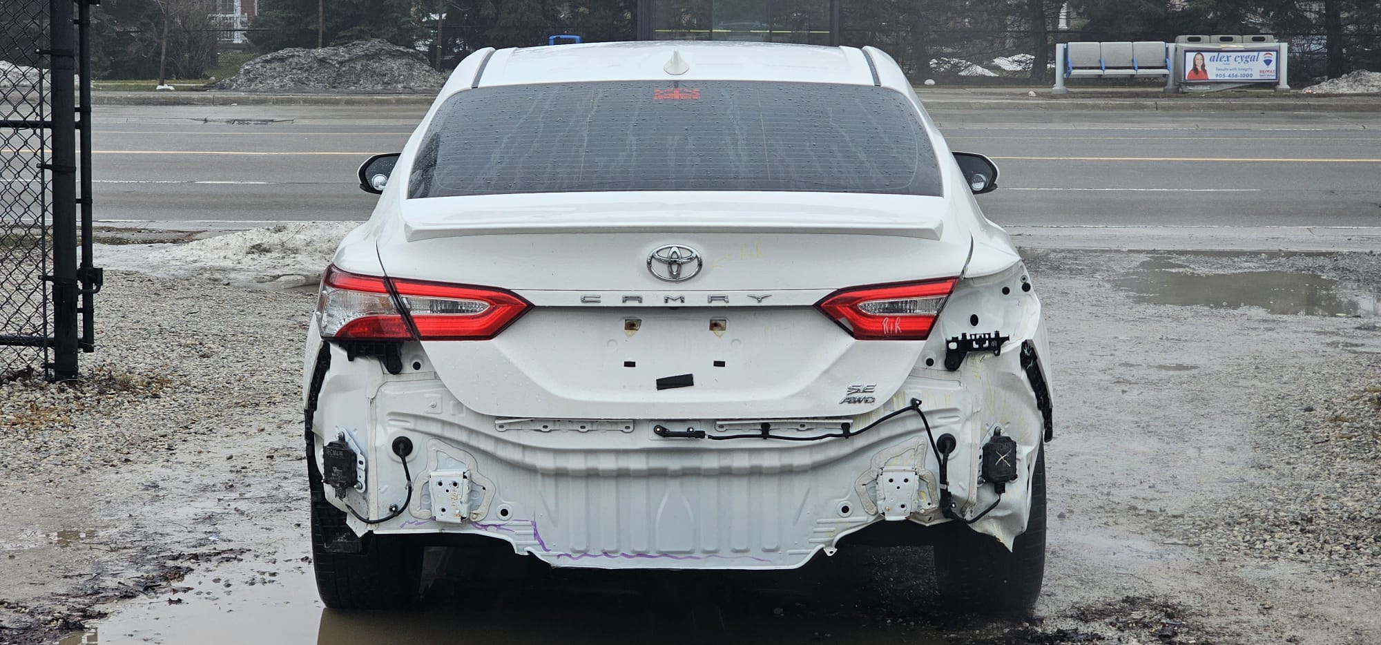 2020 Toyota Camry SE AWD.                                                                        $15,500