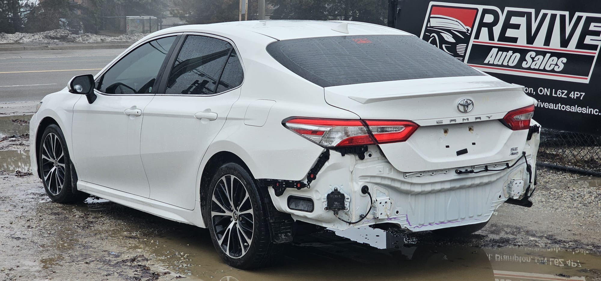 2020 Toyota Camry SE AWD.                                                                        $15,500