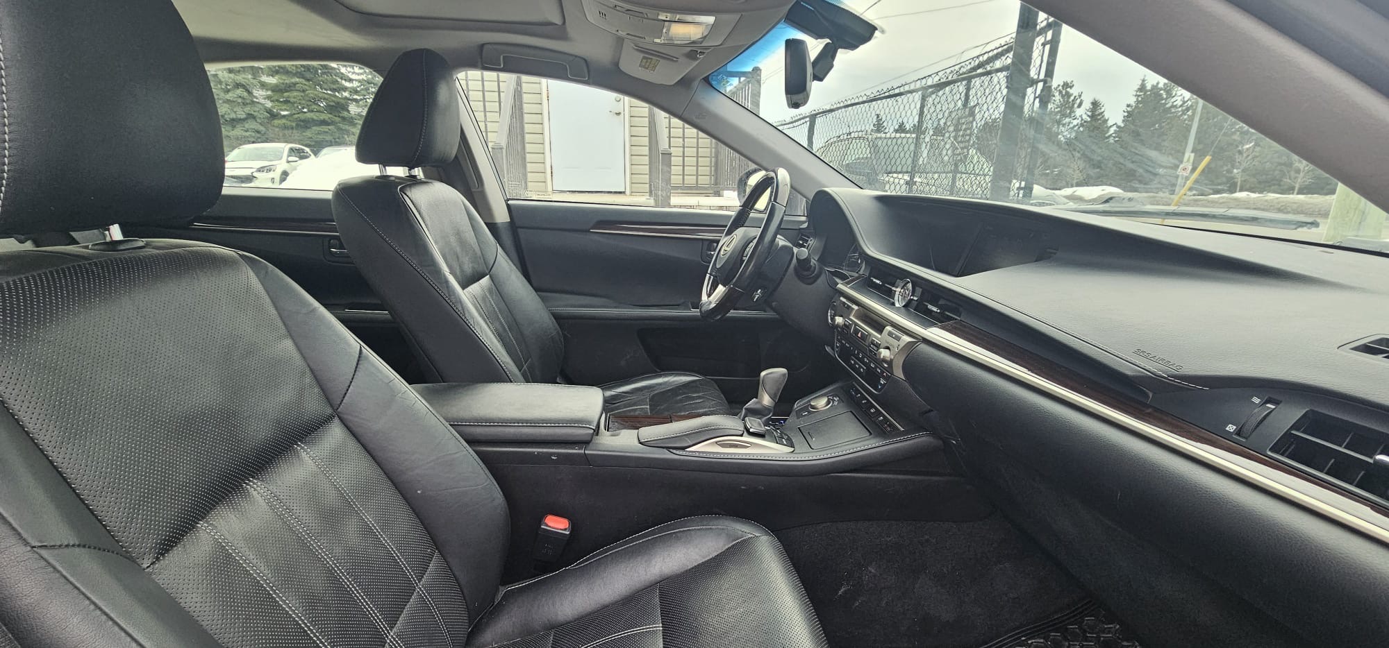 2016 Lexus ES 350.                                                                        $12,500